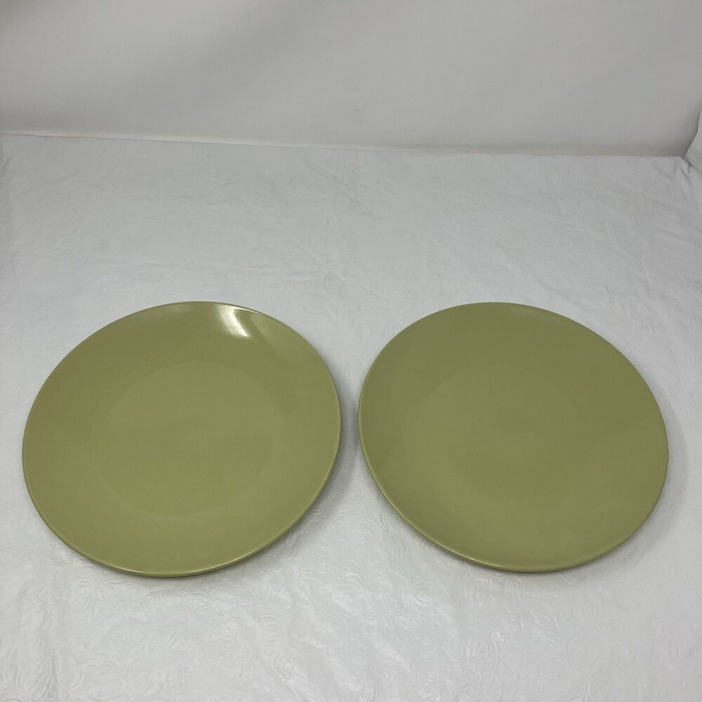 IKEA Dinnerware Fargrik Luncheon Plates Set Of 2 Avocado Green 21963 8-3/4”